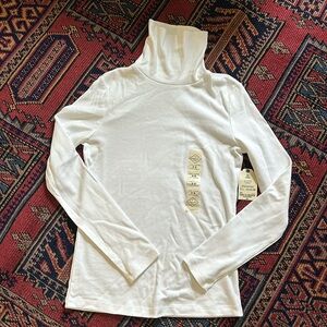 NWT Soft knit 100% cotton white long sleeve turtleneck XS